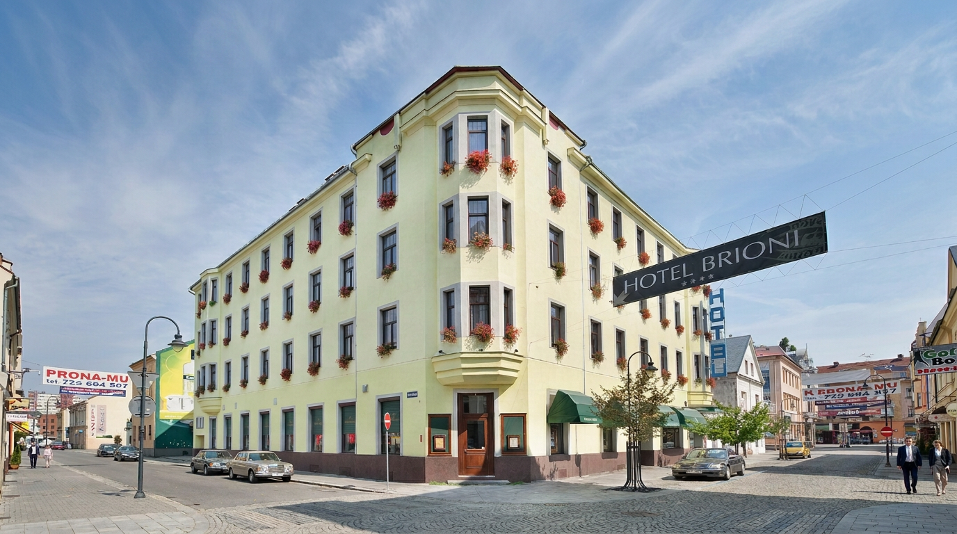 Žlutá historická budova Brioni Boutique Hotelu na Stodolní ulici v Ostravě